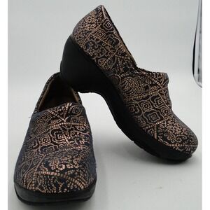 Nurse Mates pillow top Bryar Leather Clogs Navy w/Rose gold‎ filagree size 7M